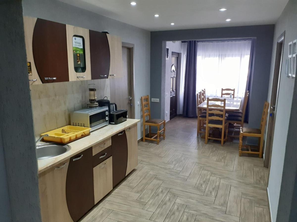 Casa Andy Hotel บุชเตนี ภายนอก รูปภาพ