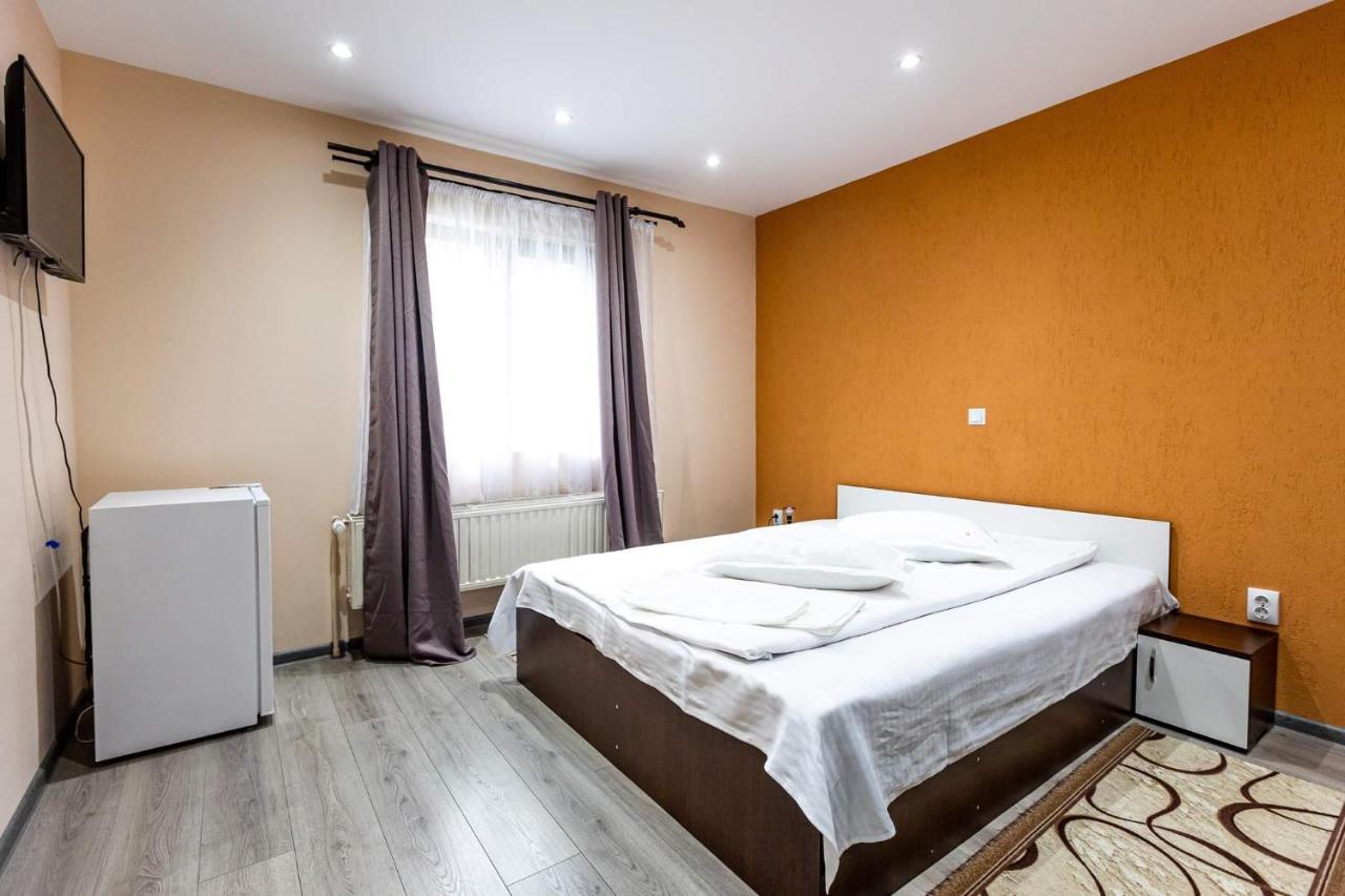 Casa Andy Hotel บุชเตนี ภายนอก รูปภาพ