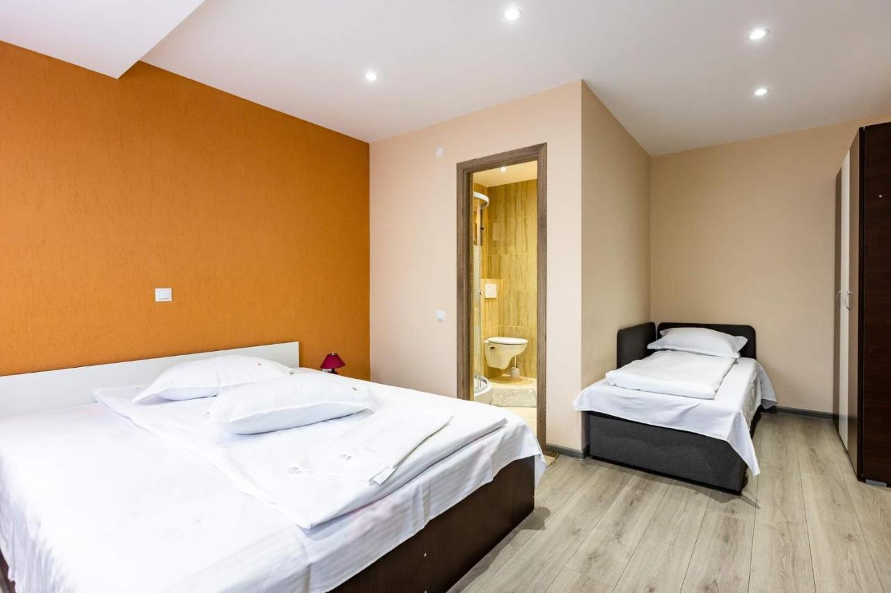 Casa Andy Hotel บุชเตนี ภายนอก รูปภาพ